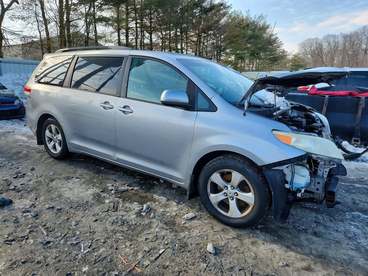 2012 TOYOTA SIENNA