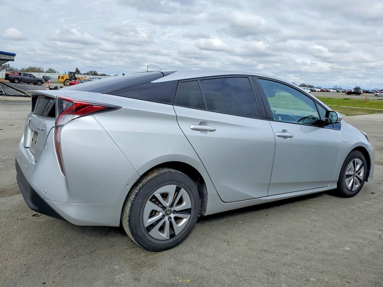 2016 TOYOTA PRIUS