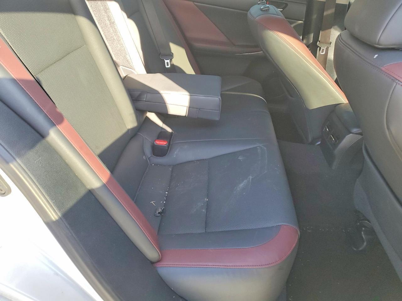 2018 LEXUS IS 300