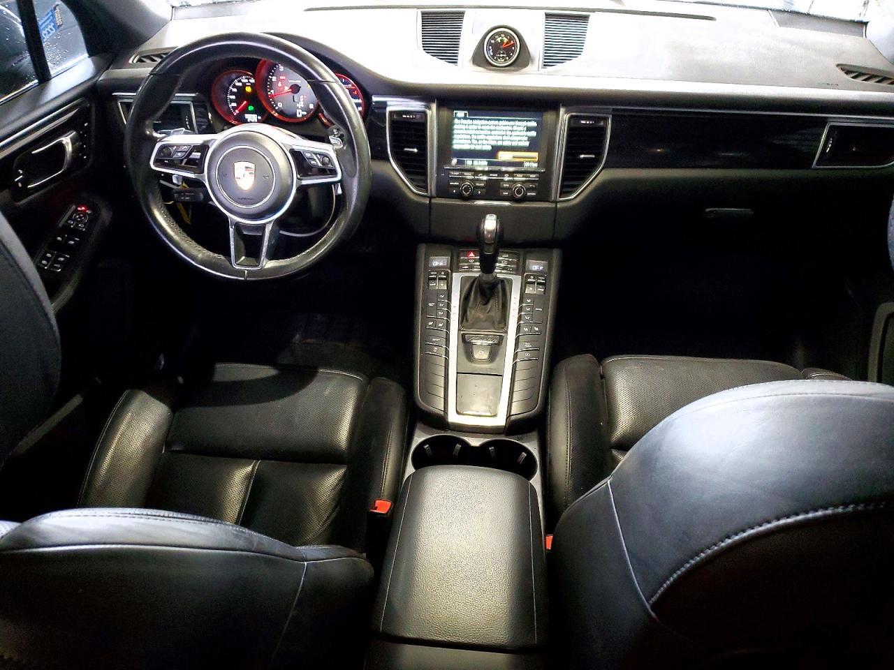 2016 PORSCHE Macan