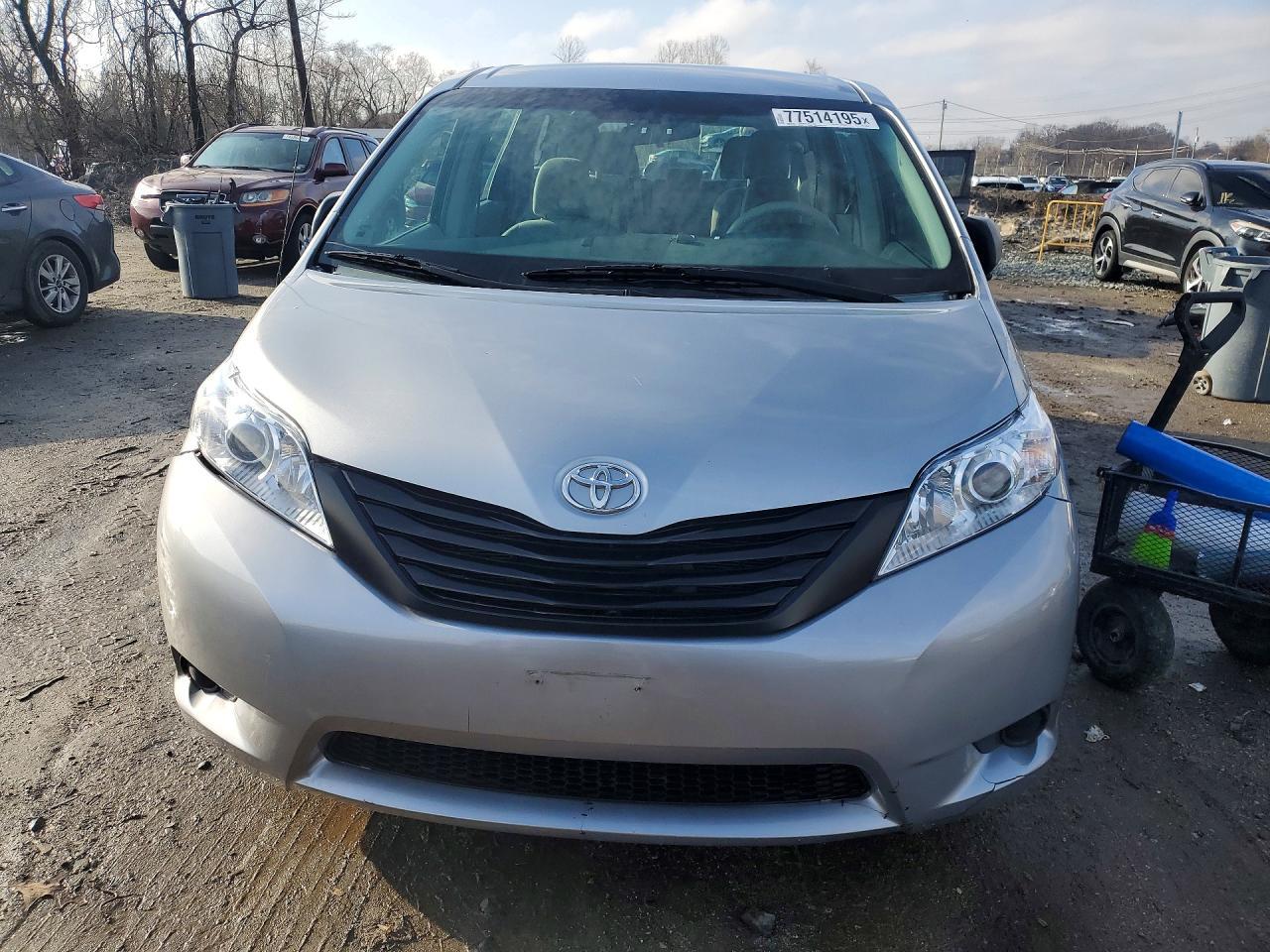 2013 TOYOTA SIENNA