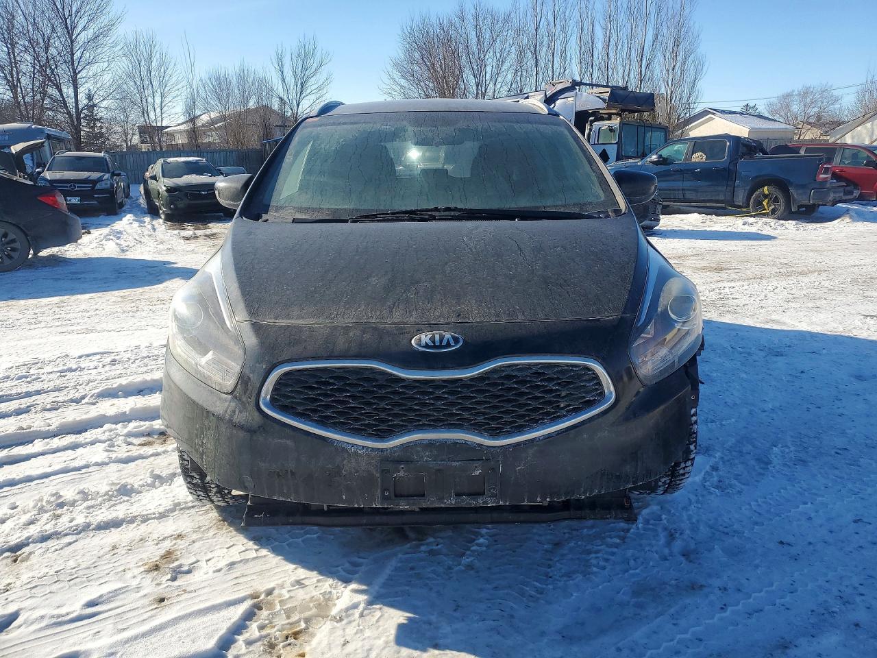 2015 KIA RONDO