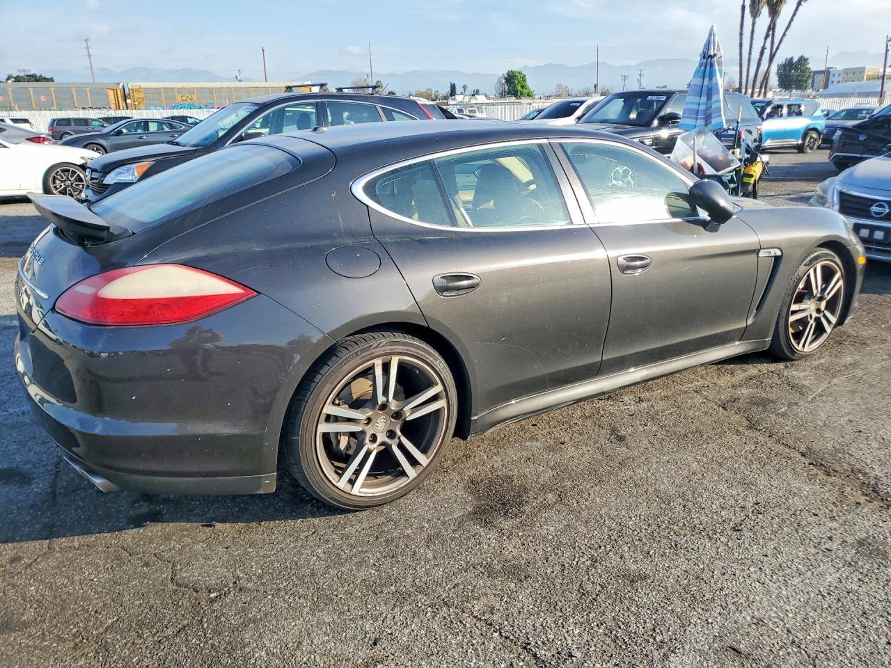 2011 PORSCHE Panamera