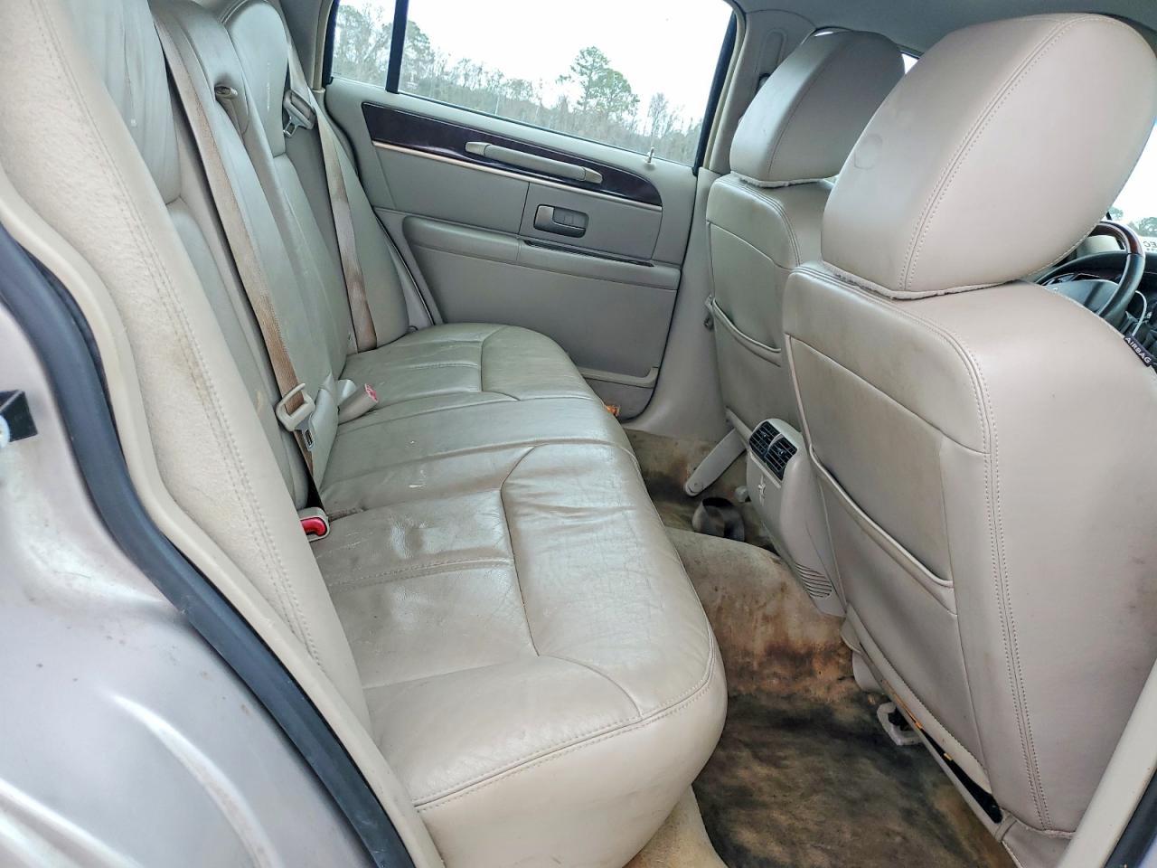 2011 LINCOLN Town Car