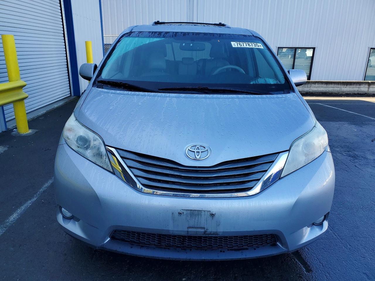 2012 TOYOTA SIENNA
