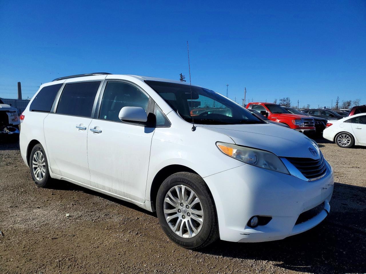 2013 TOYOTA SIENNA