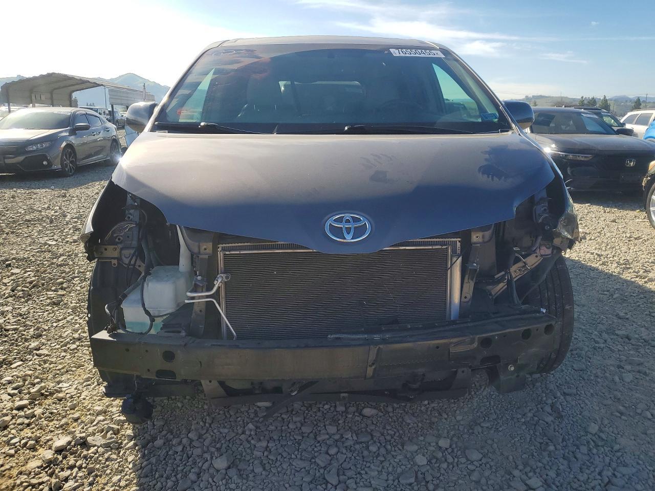 2015 TOYOTA SIENNA