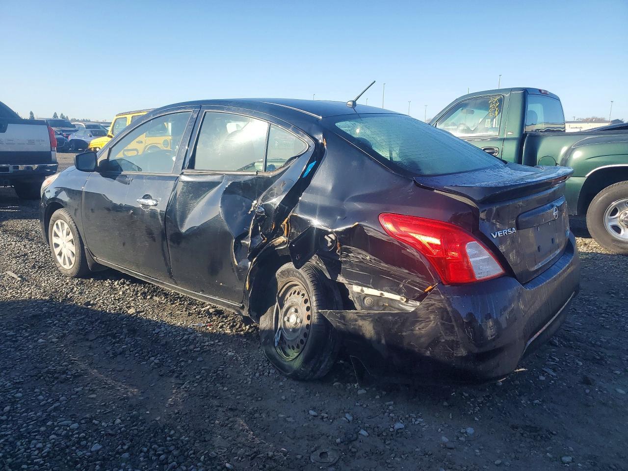 2015 NISSAN VERSA
