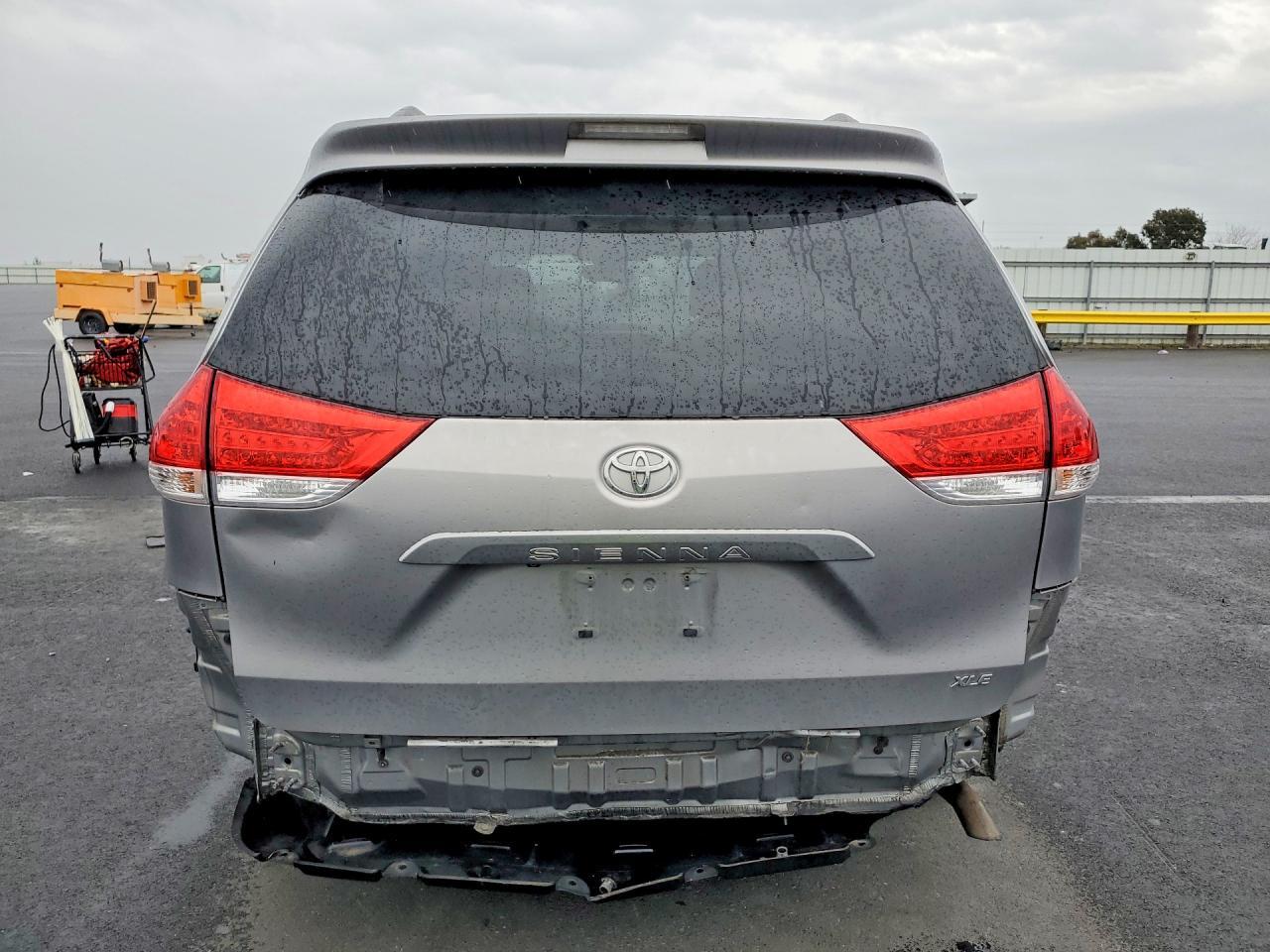 2012 TOYOTA SIENNA
