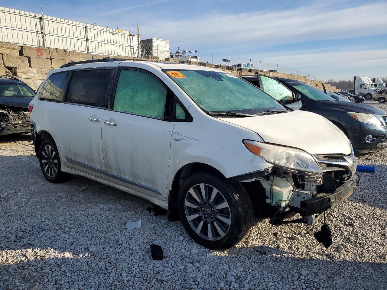 2018 TOYOTA SIENNA