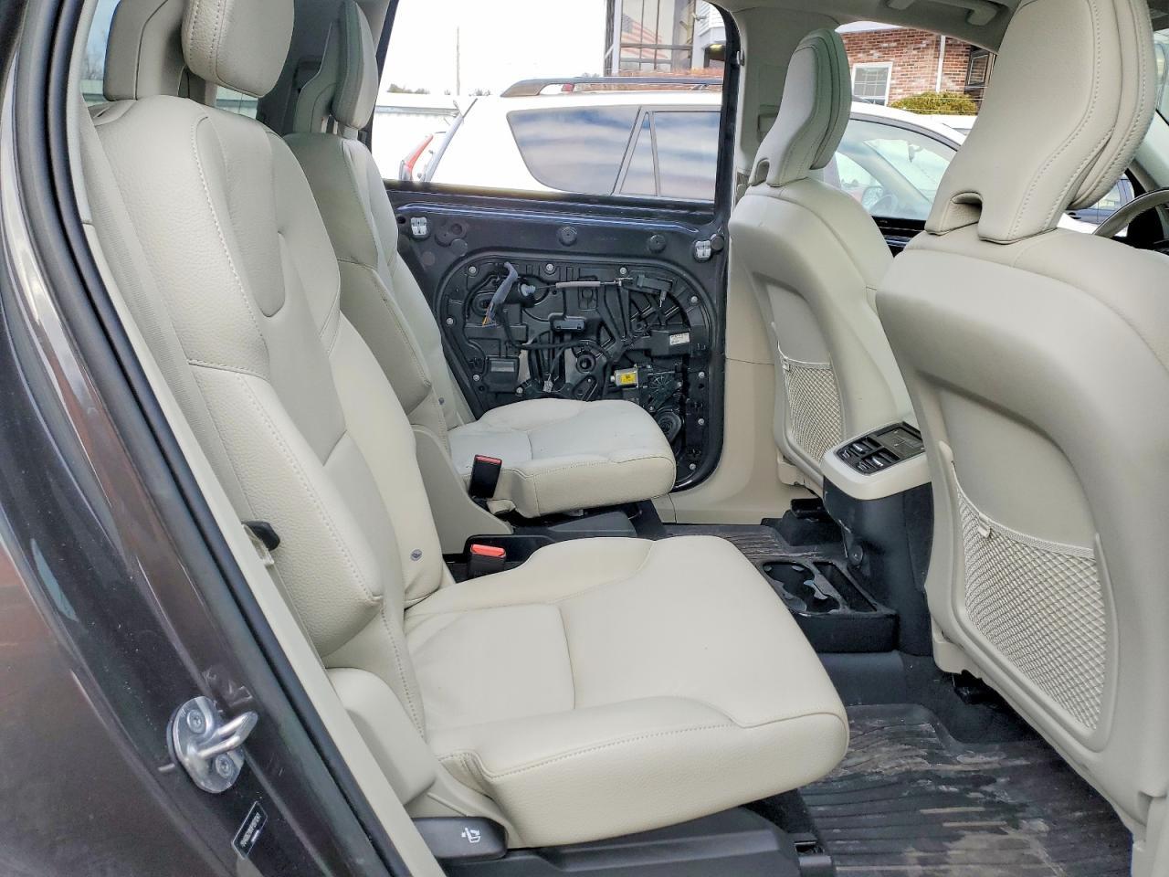2023 VOLVO XC90