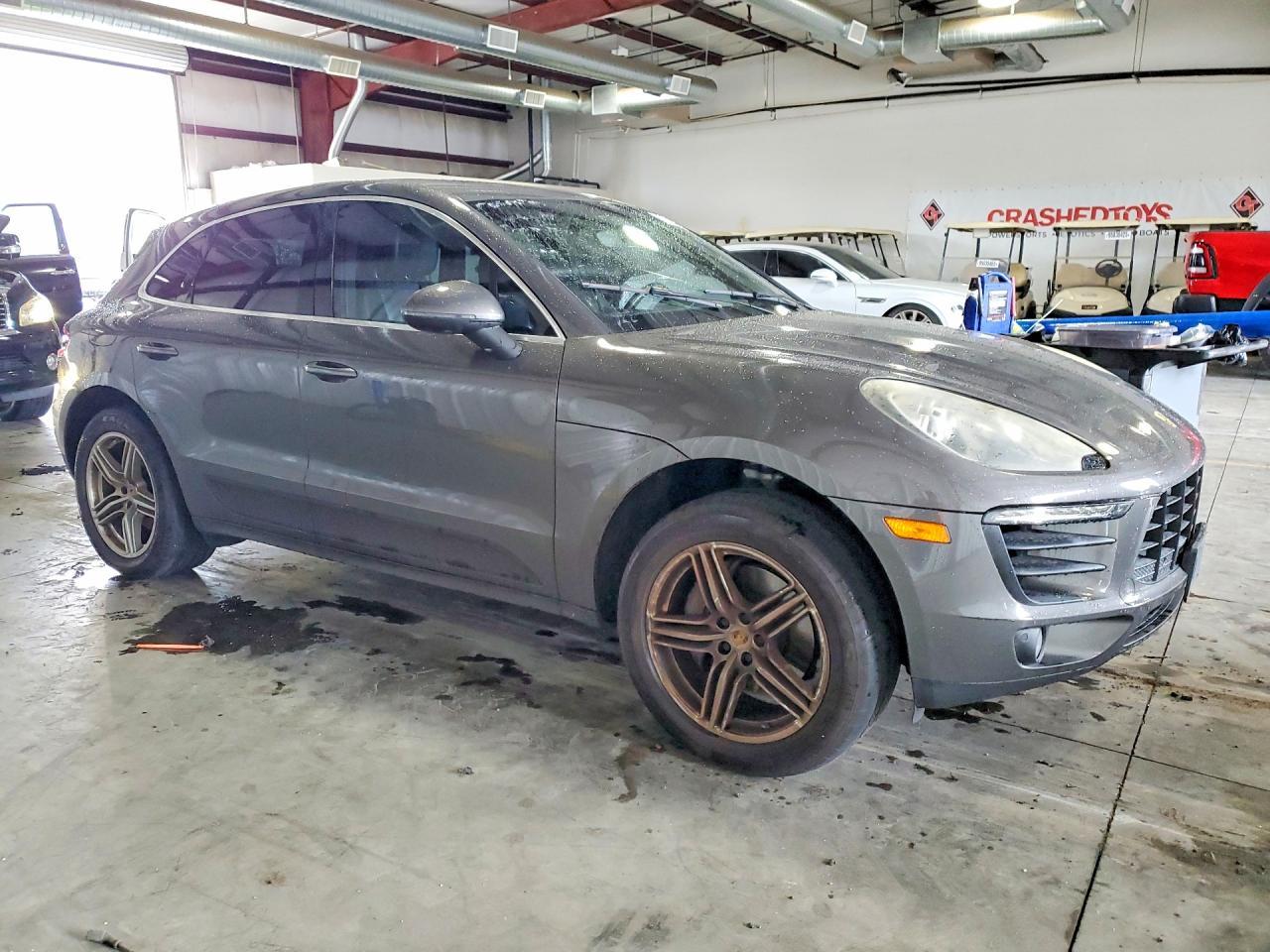 2016 PORSCHE Macan