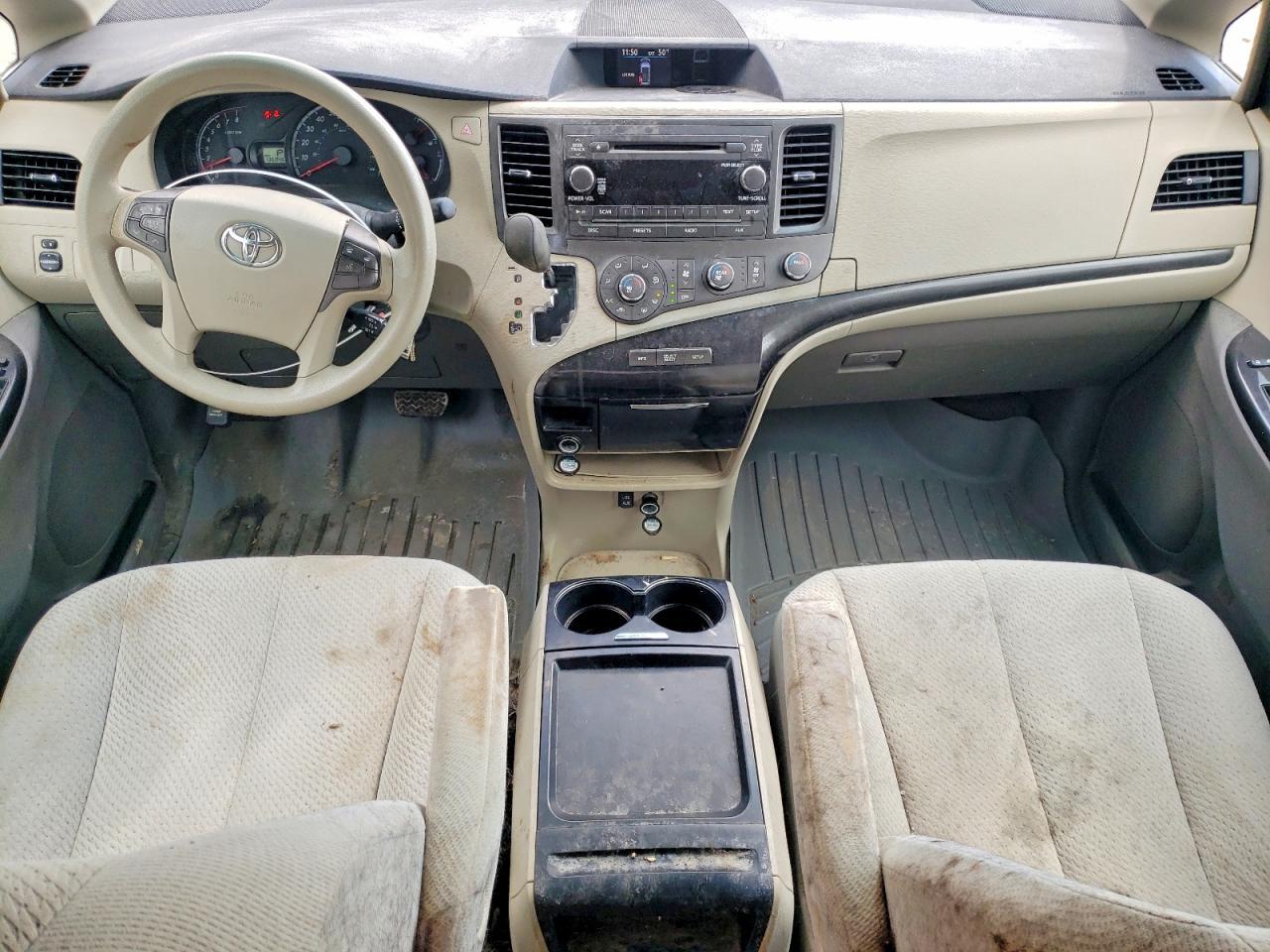2011 TOYOTA SIENNA
