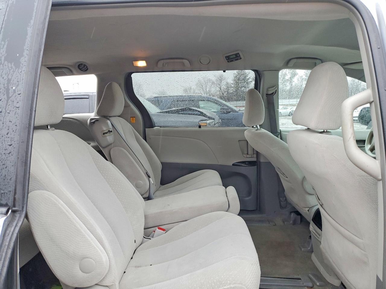 2013 TOYOTA SIENNA