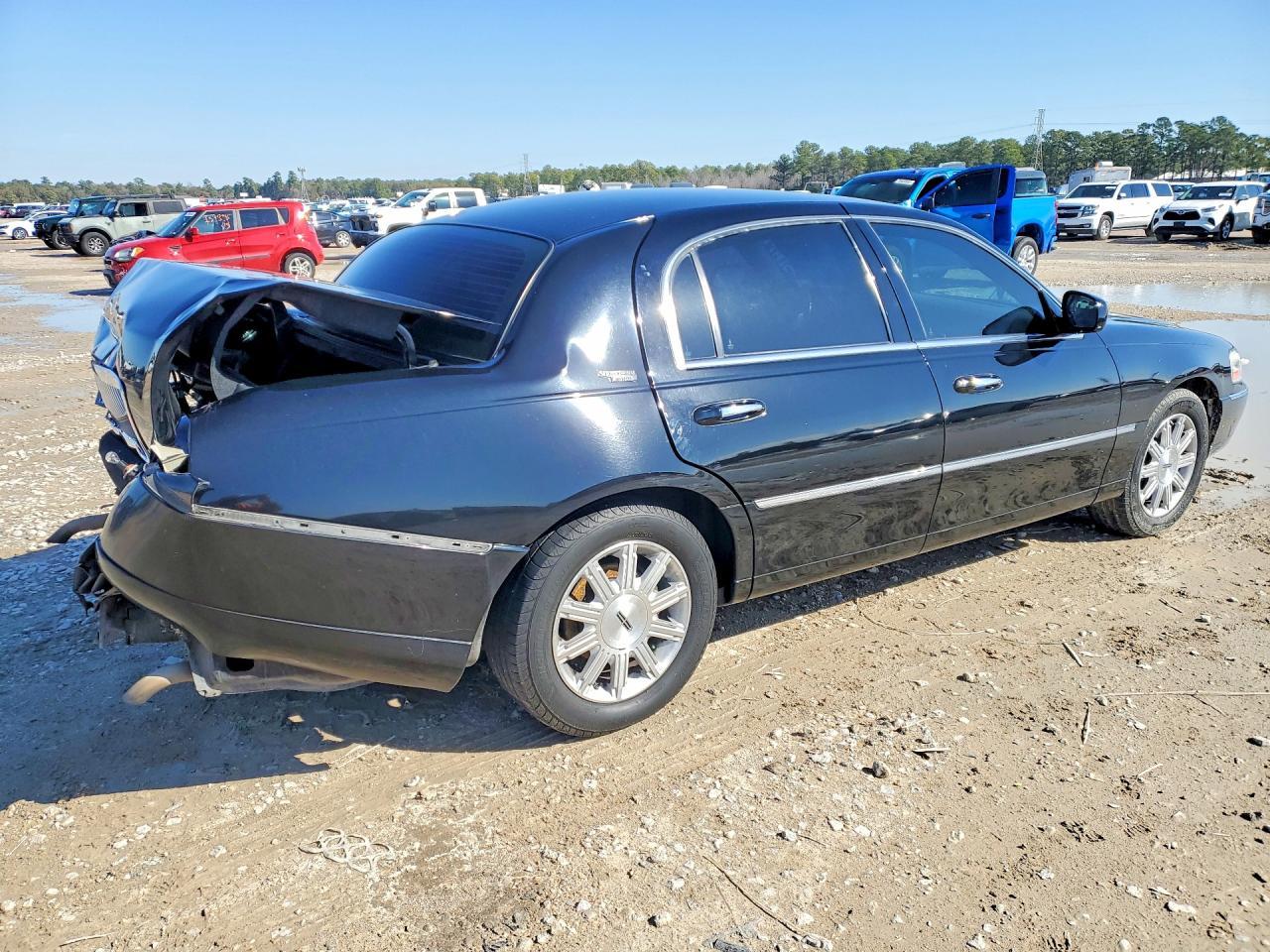 2011 LINCOLN Town Car