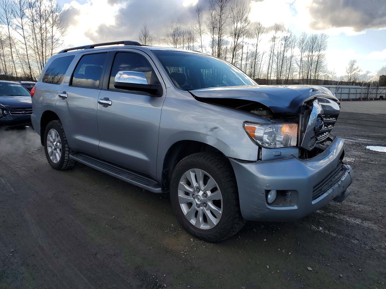 2013 TOYOTA Sequoia