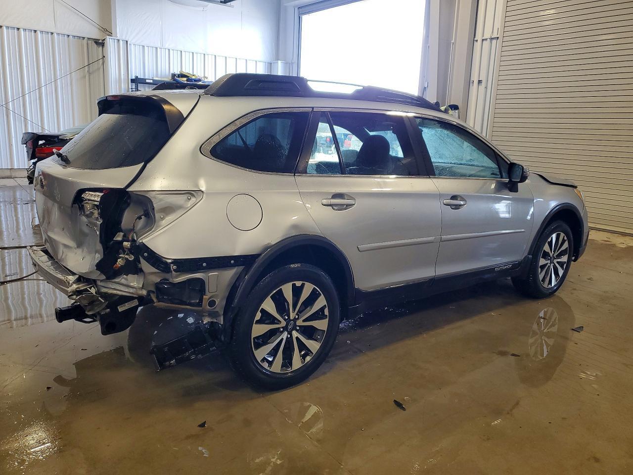 2015 SUBARU Outback