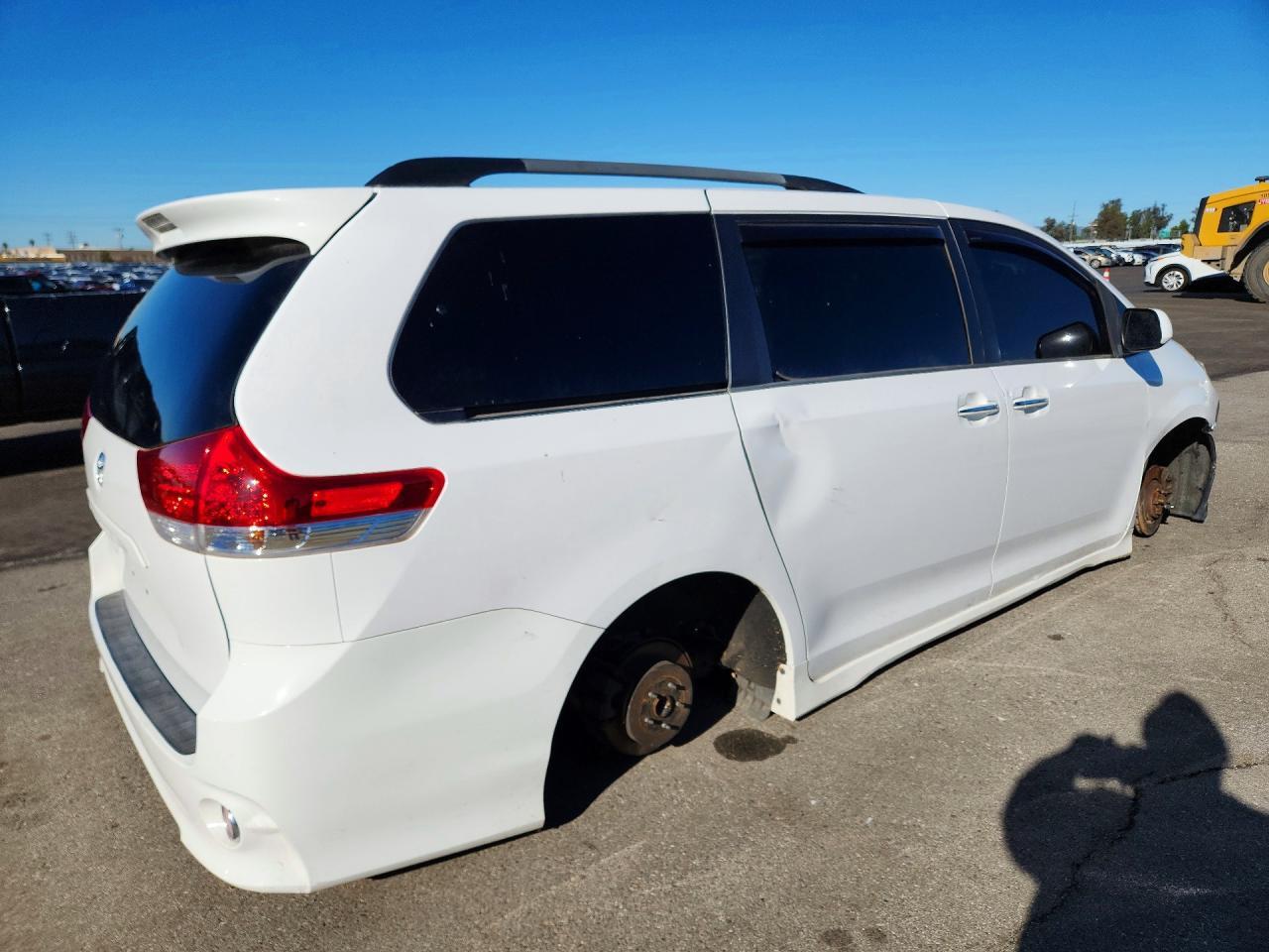 2015 TOYOTA SIENNA