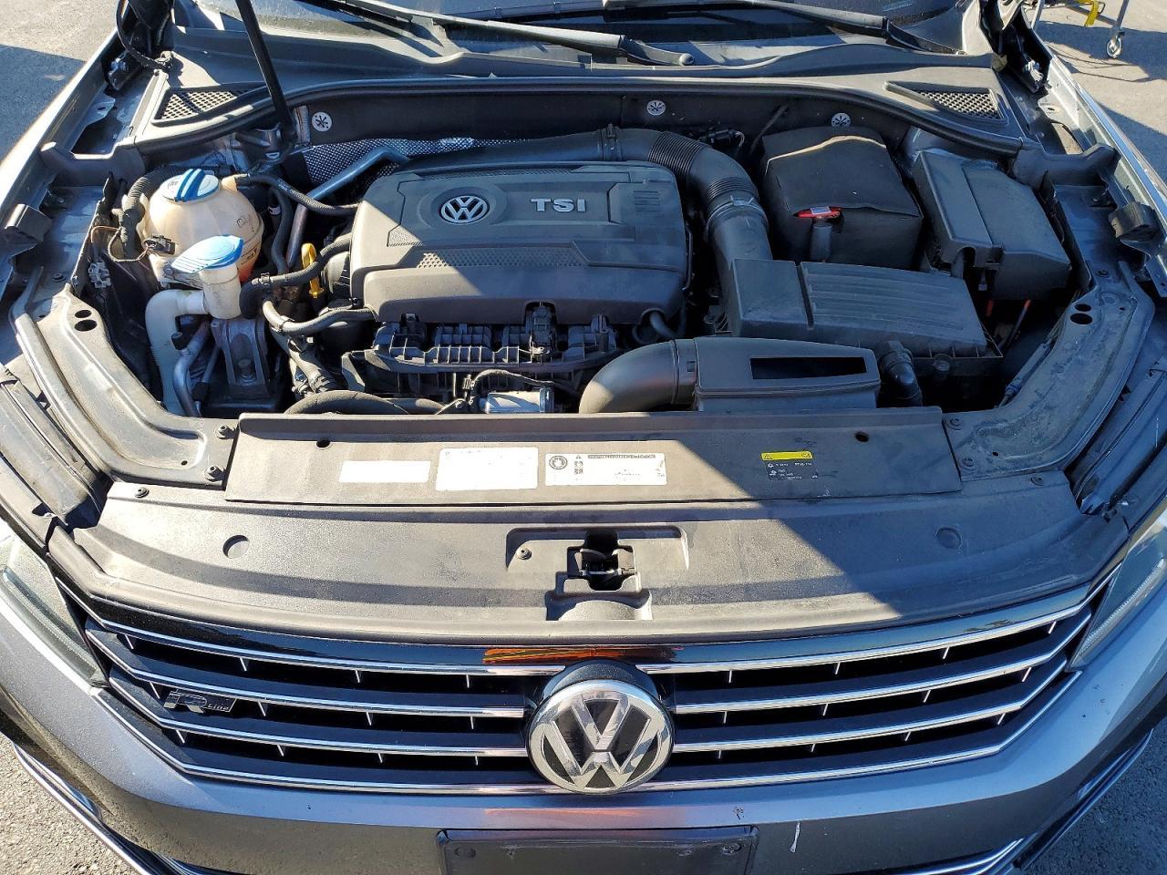 2017 VOLKSWAGEN Passat