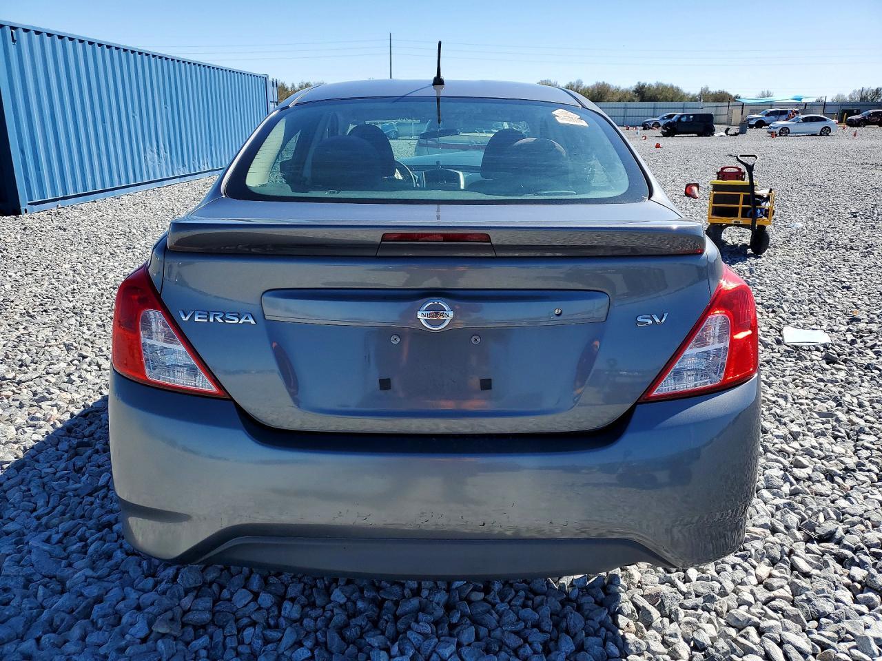 2017 NISSAN VERSA