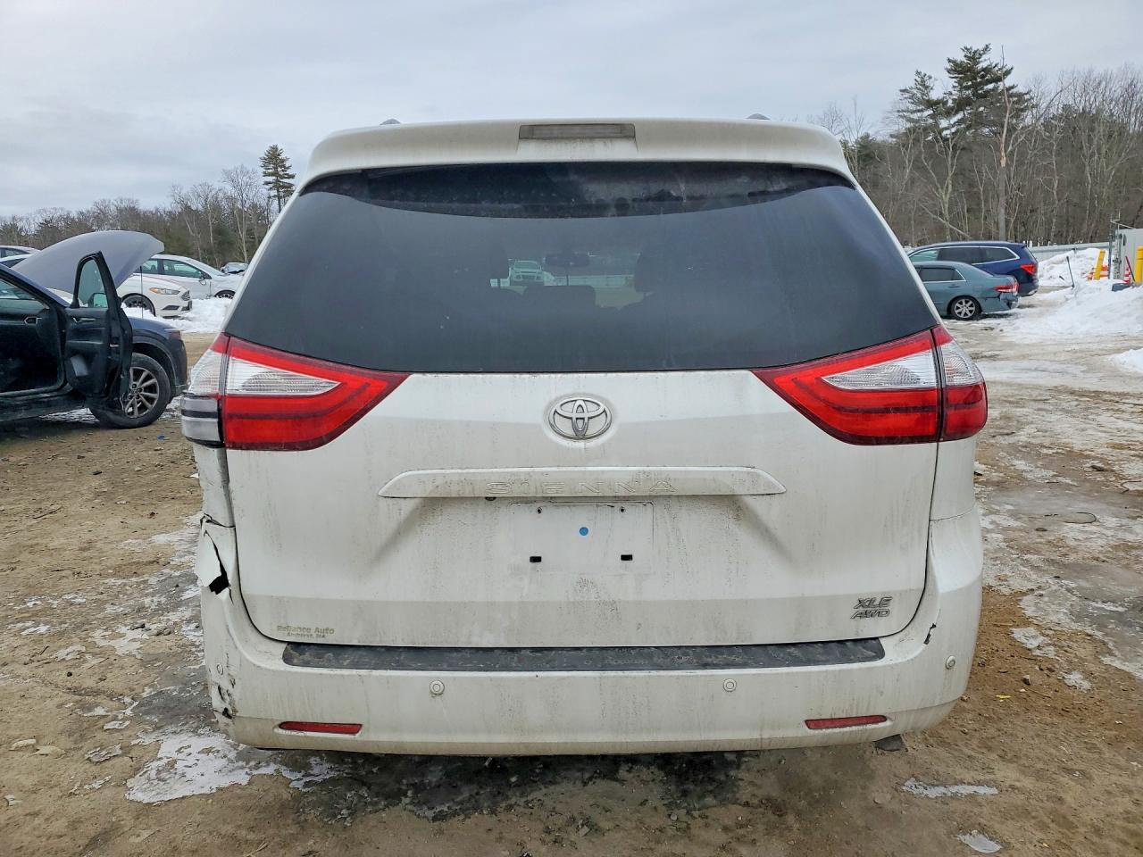 2016 TOYOTA SIENNA