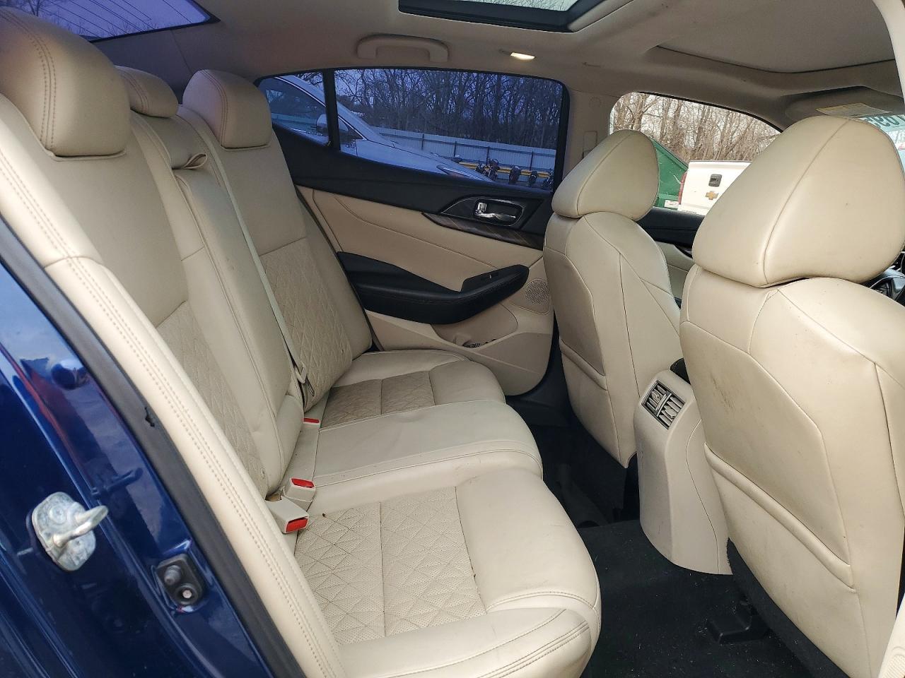 2017 NISSAN Maxima