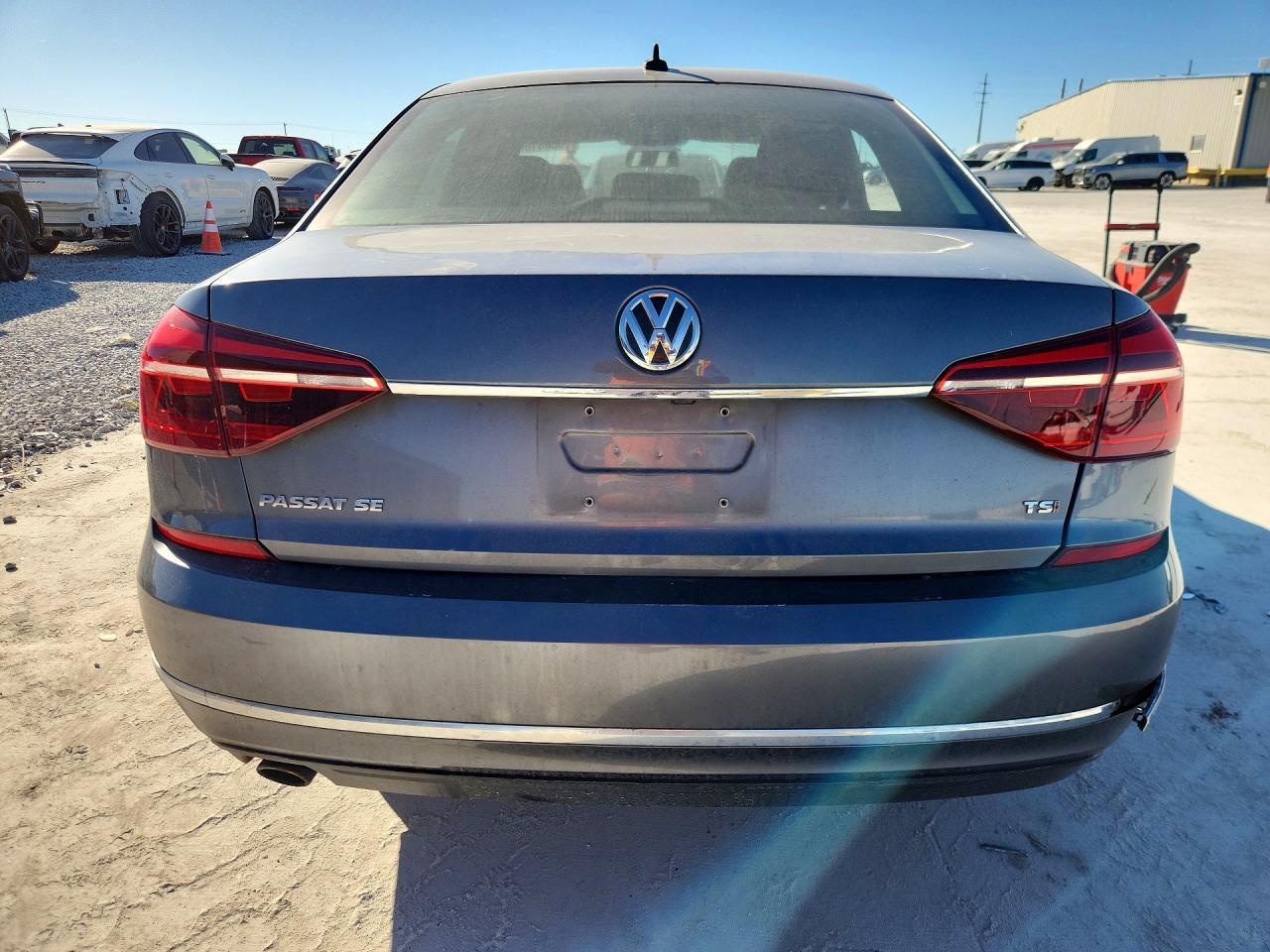 2017 VOLKSWAGEN Passat