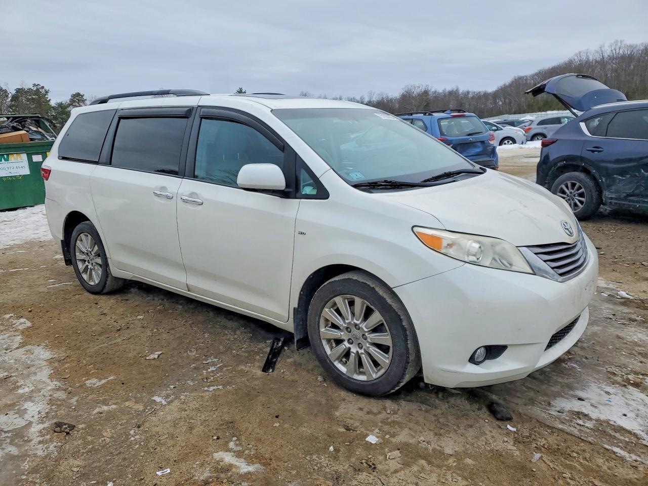 2016 TOYOTA SIENNA