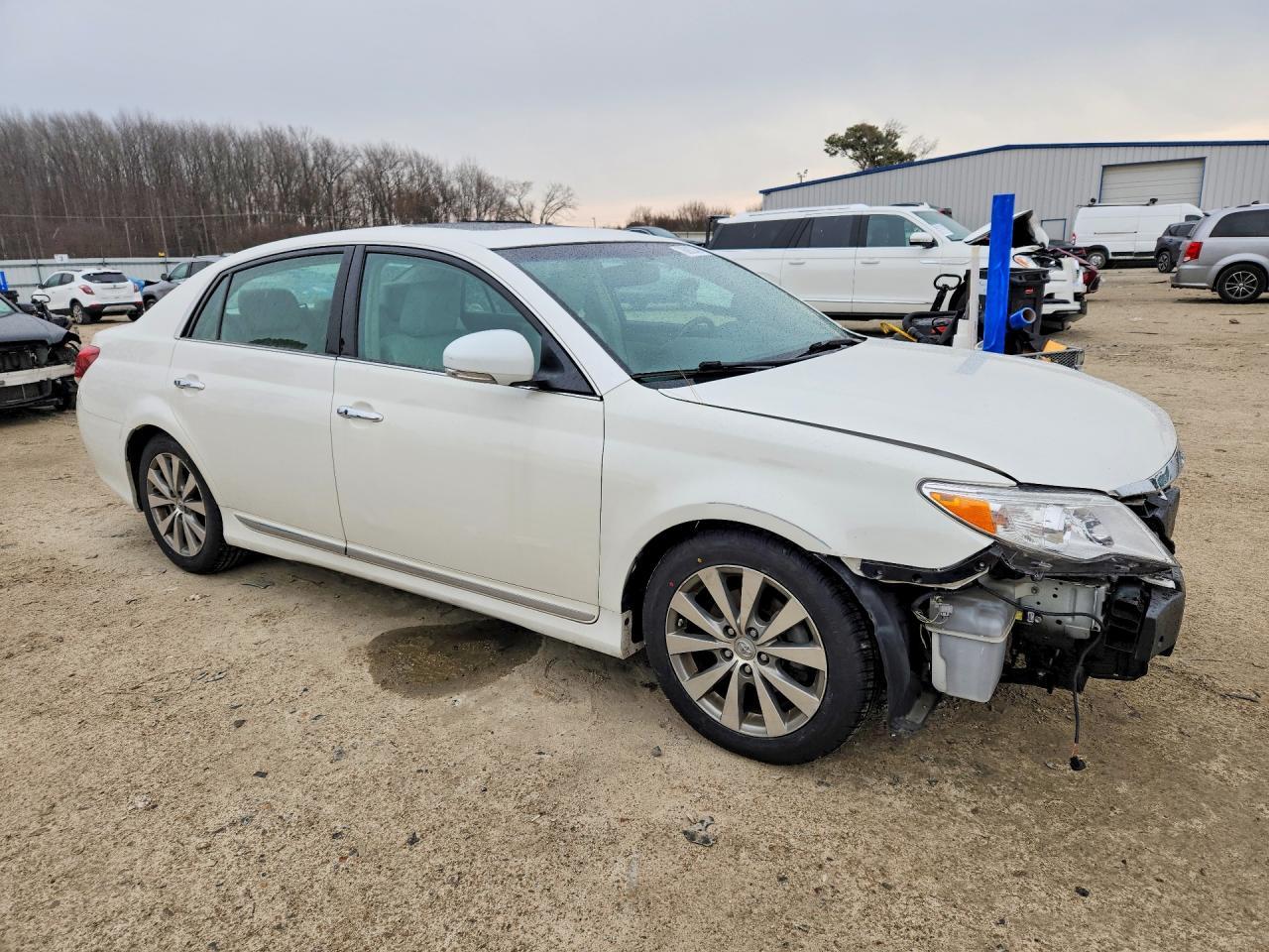 2011 TOYOTA Avalon