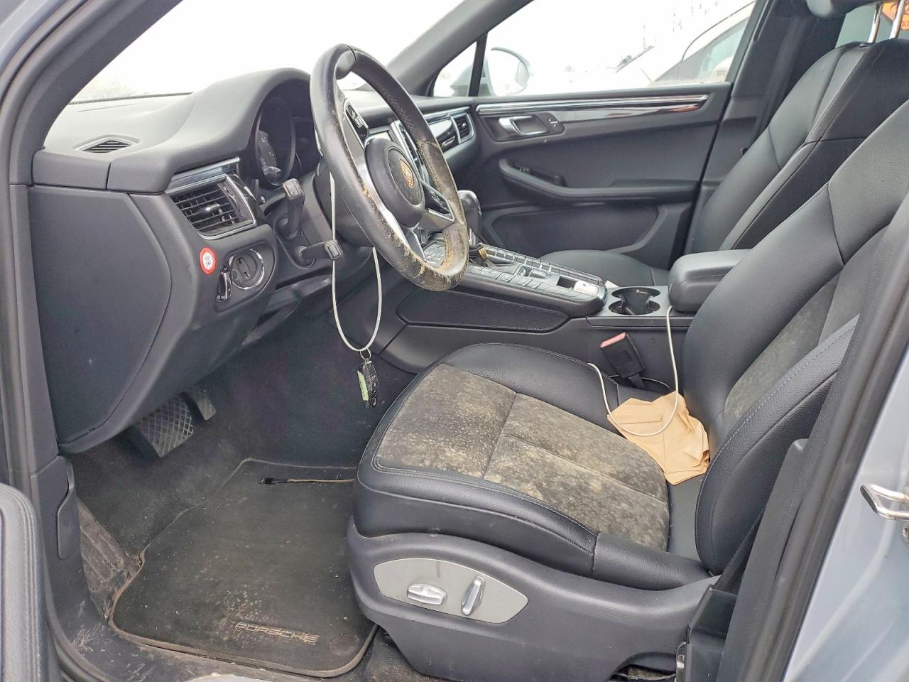 2015 PORSCHE Macan