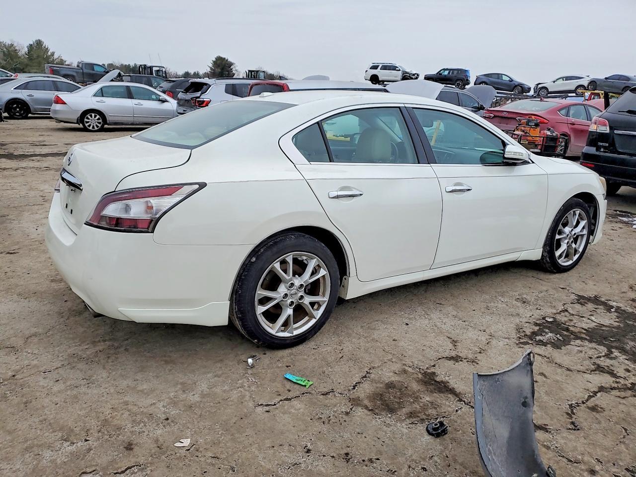 2014 NISSAN Maxima