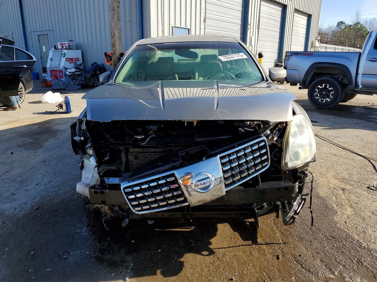2005 NISSAN Maxima