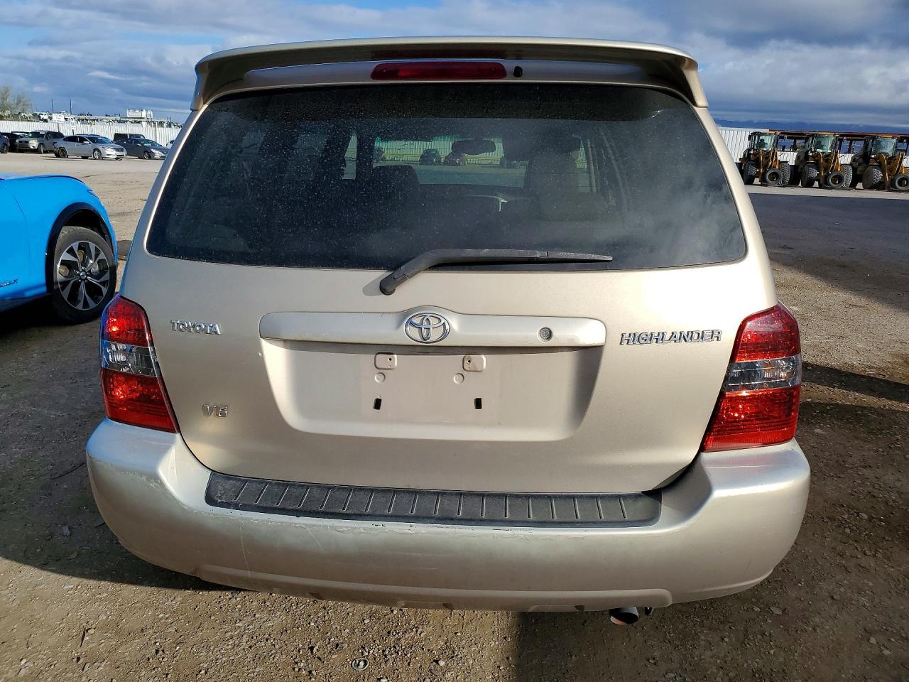 2004 TOYOTA HIGHLANDER