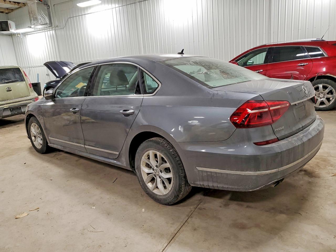 2017 VOLKSWAGEN Passat