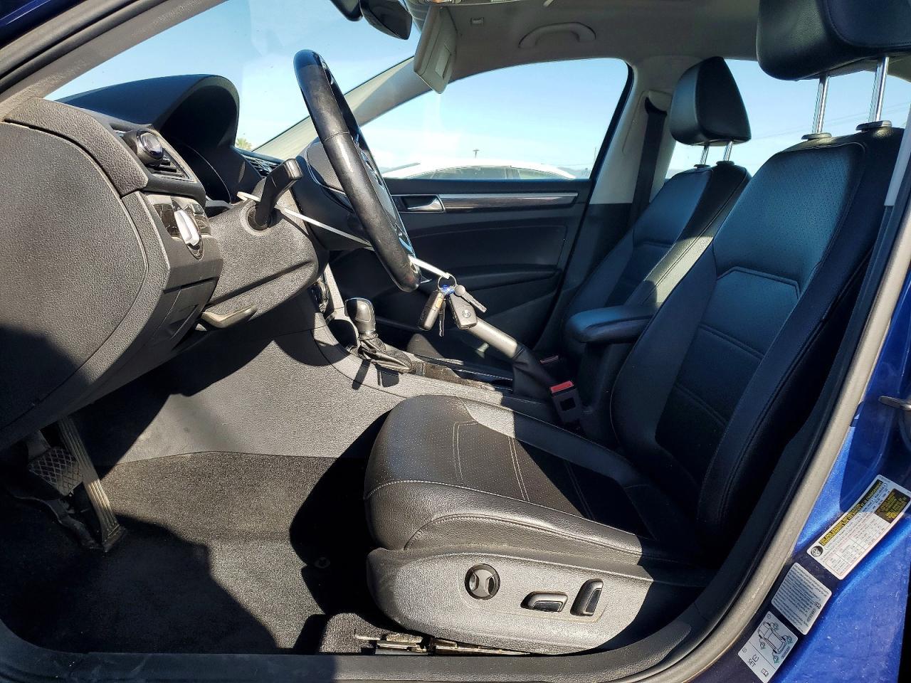 2017 VOLKSWAGEN Passat