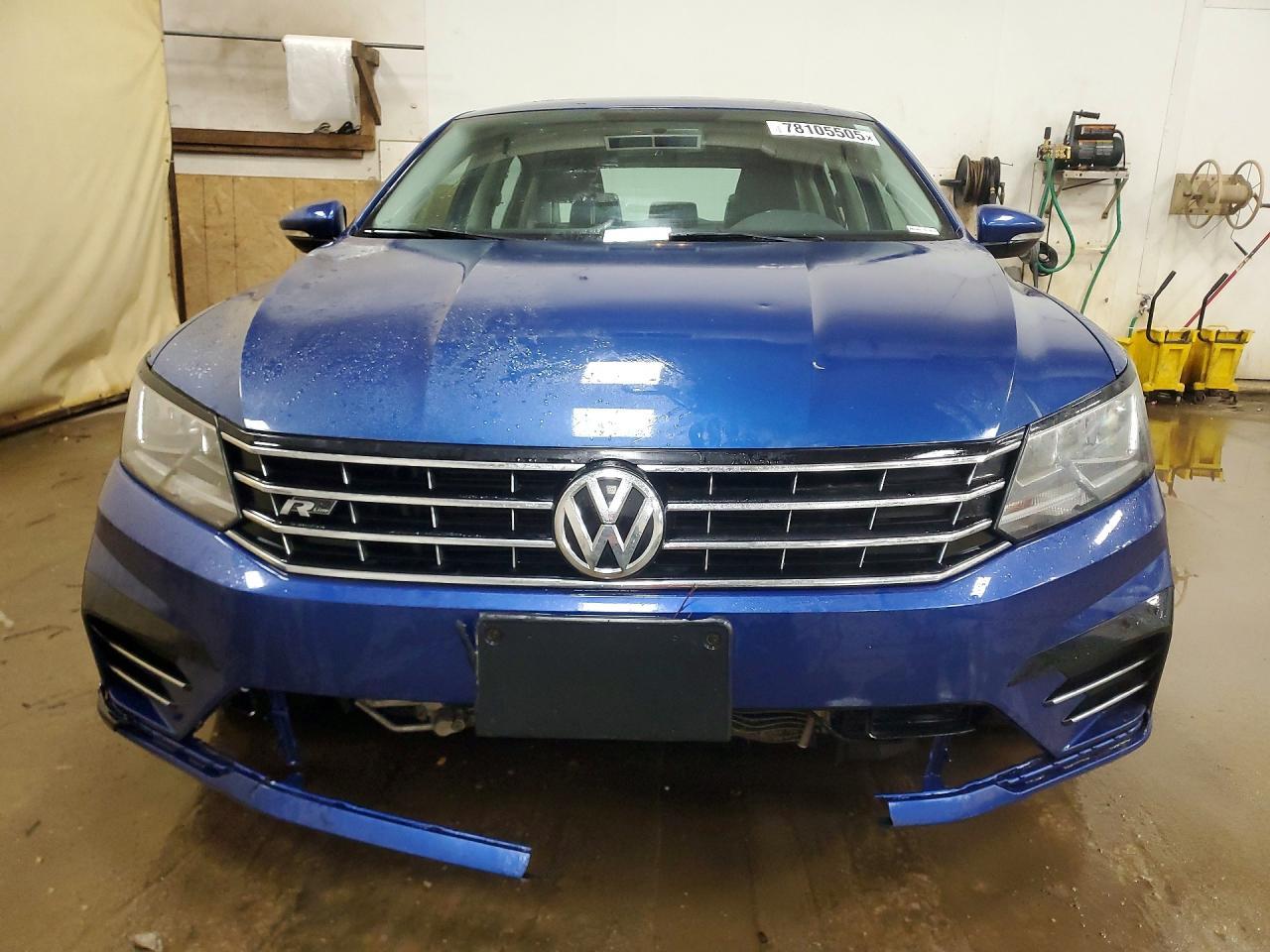2016 VOLKSWAGEN Passat
