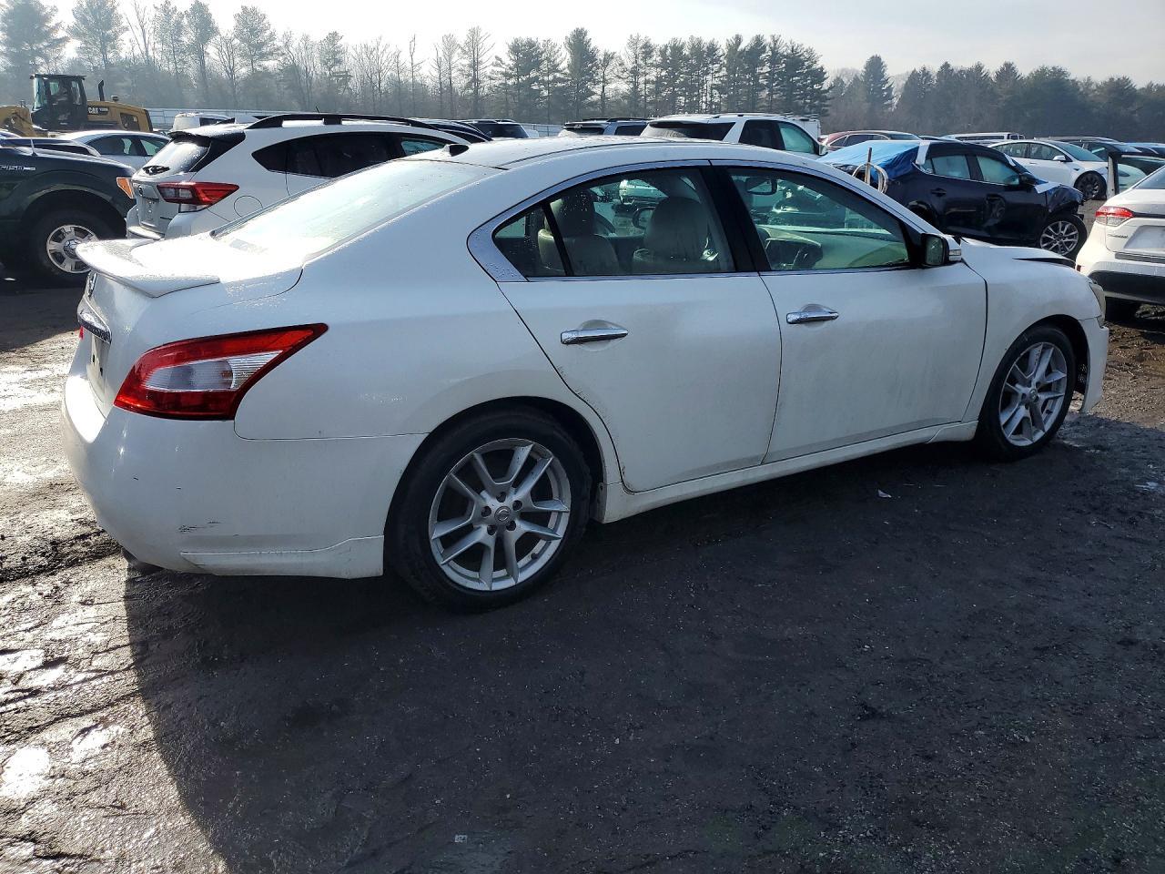 2009 NISSAN Maxima