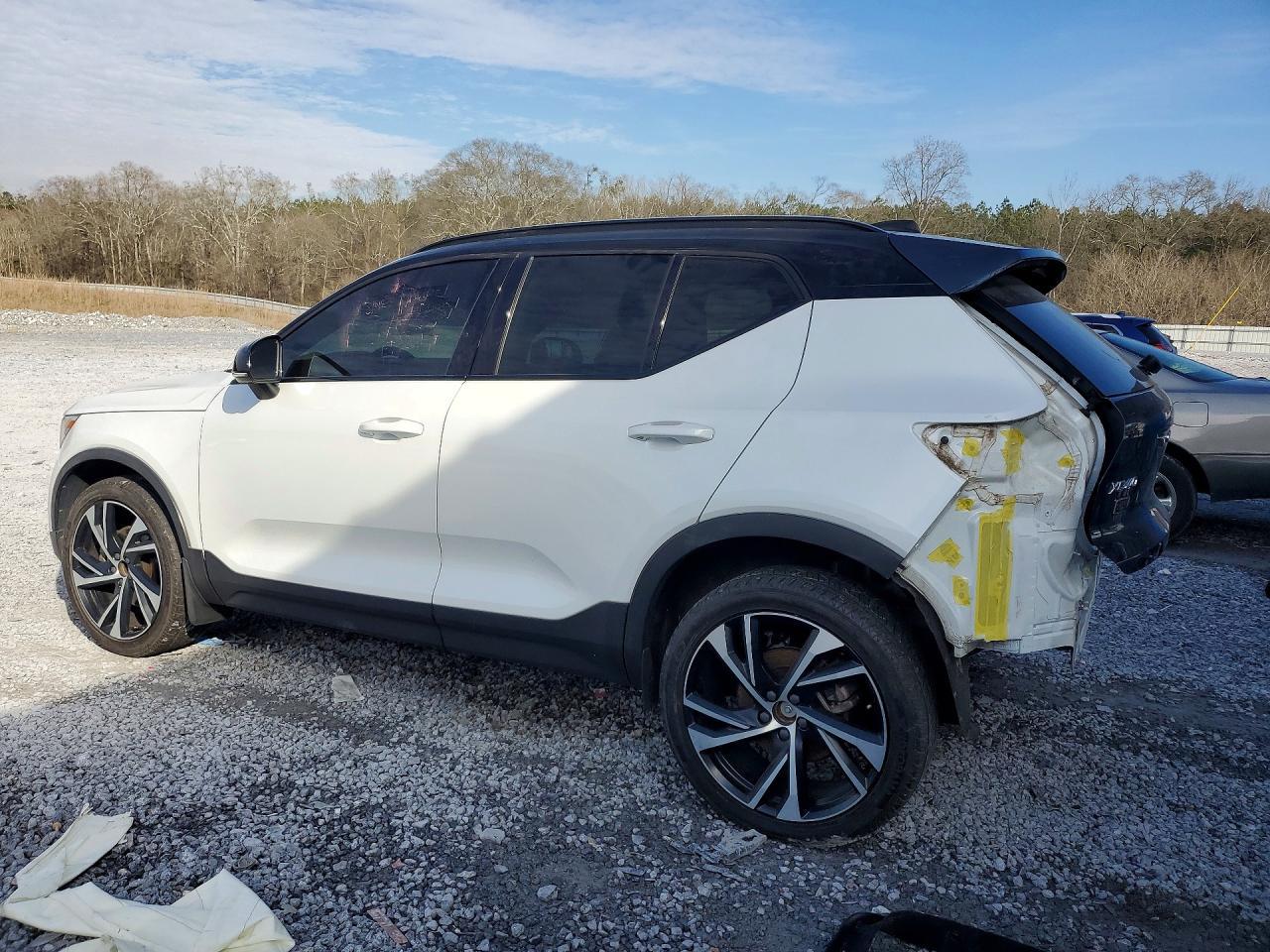 2020 VOLVO XC40