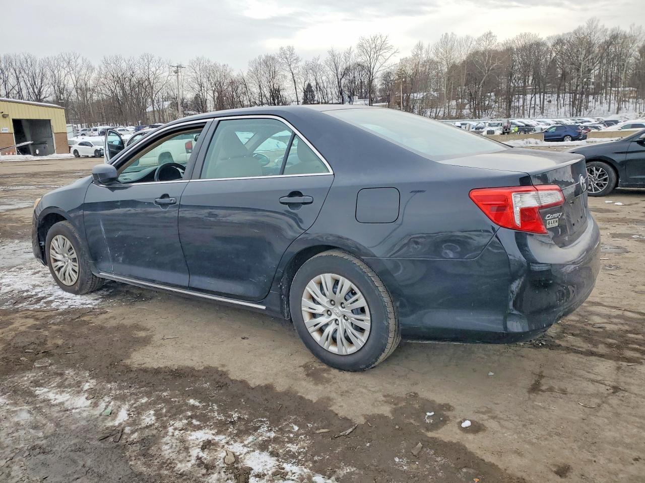2014 TOYOTA CAMRY
