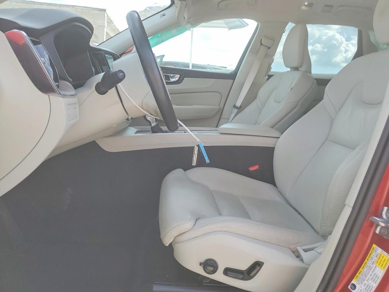 2020 VOLVO XC60
