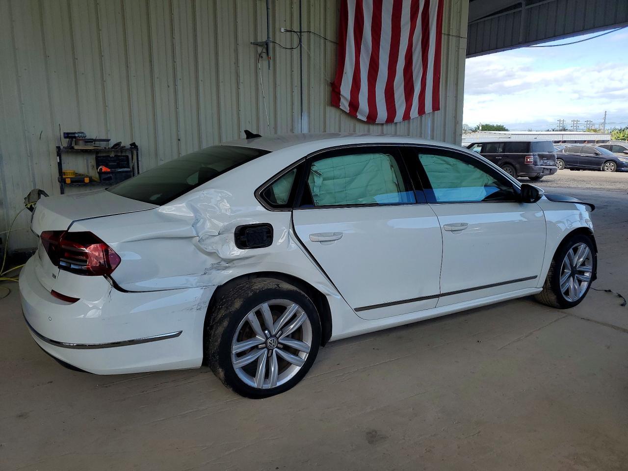 2017 VOLKSWAGEN Passat