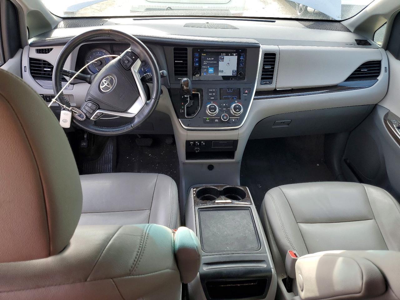 2017 TOYOTA SIENNA