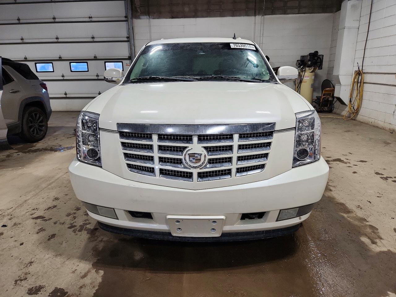 2010 CADILLAC ESCALADE