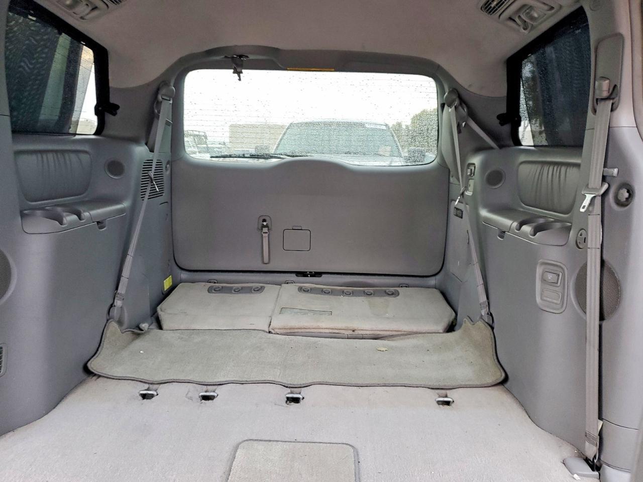 2010 TOYOTA SIENNA