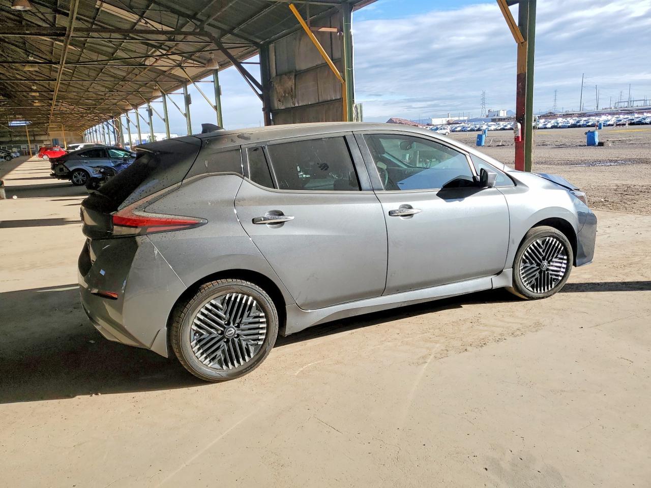 2025 NISSAN LEAF