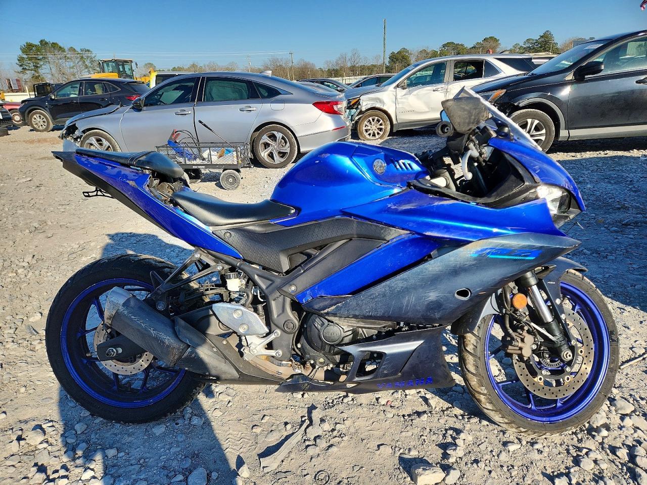 2022 YAMAHA YZFR3