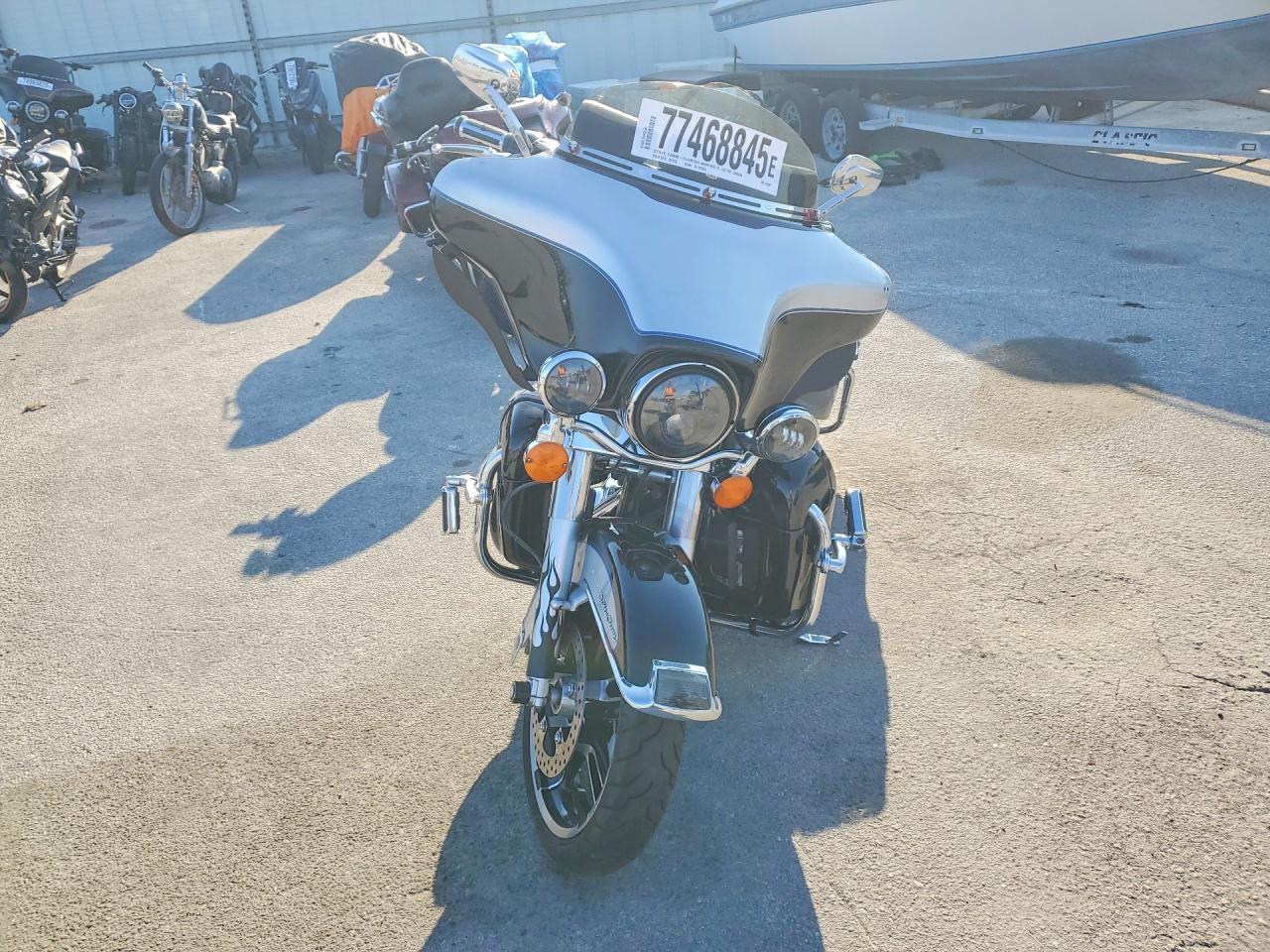 2010 HARLEY-DAVIDSON FLHTCU