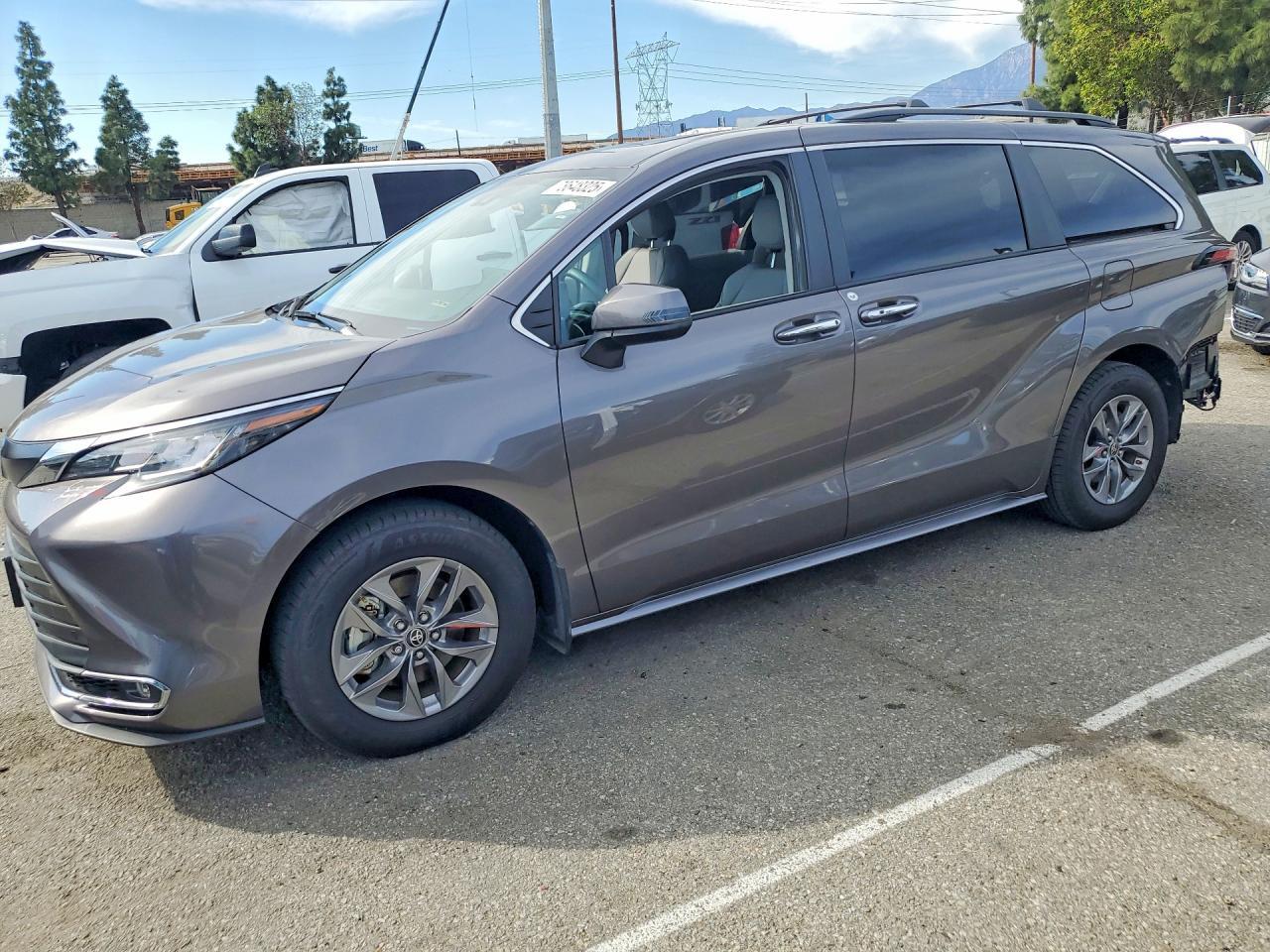 2023 TOYOTA SIENNA