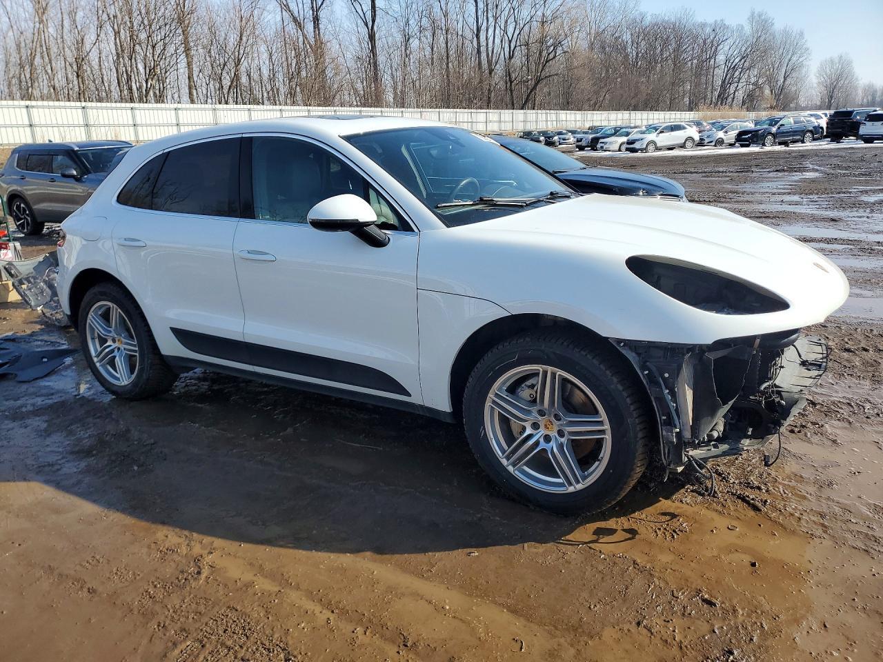 2017 PORSCHE Macan