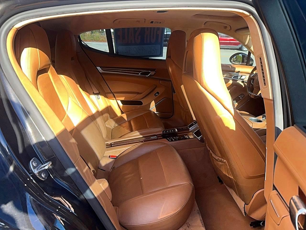 2011 PORSCHE Panamera